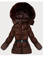 Hnědá zimní bunda s kapucí a s opaskem model 21479124 - J.STYLE Hnědá zimní bunda s kapucí a s opaskem model 21479124 - J.STYLE