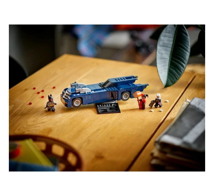 LEGO Super Heroes 76274 Batman s batmobilom vs. Harley Quinn a pán Freeze