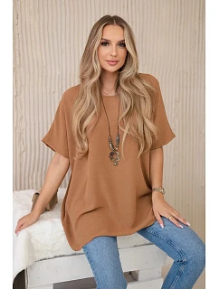 Blúzka nadrozmernej veľkosti s ťavím príveskom