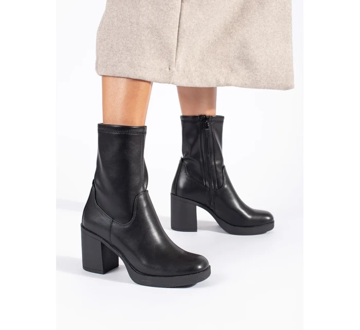 Designové dámské černé kotníčkové boty na širokém podpatku Designové dámské černé kotníčkové boty na širokém podpatku