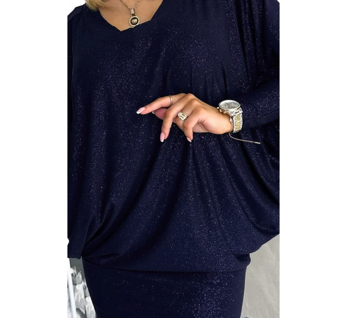 Tmavomodré dámske netopierie šaty s brokátom as výstrihom 402-1 Tmavomodré dámske netopierie šaty s brokátom as výstrihom 402-1