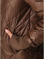 Długa kurtka damska przejściowa pikowana brązowa model 22358103 - FashionStreet Długa kurtka damska przejściowa pikowana brązowa model 22358103 - FashionStreet