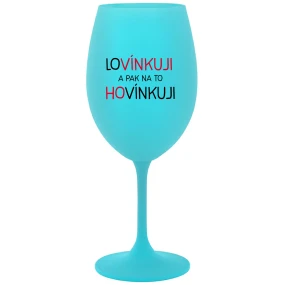 LOVÍNKUJI A PAK NA TO HOVÍNKUJI - tyrkysová sklenice na víno 350 ml