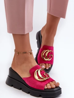 Klapki Damskie Z Eko Zamszu Na Koturnie I Platformie Ze Złotą Ozdobą Vinceza 58295 Fuksja