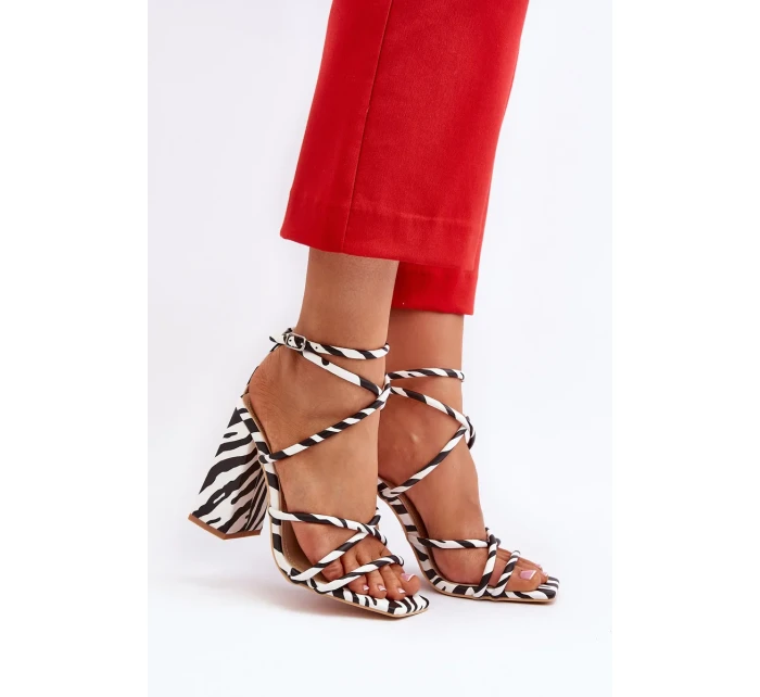 Módne biele a čierne sandále na vysokom podpätku Josette Módne biele a čierne sandále na vysokom podpätku Josette