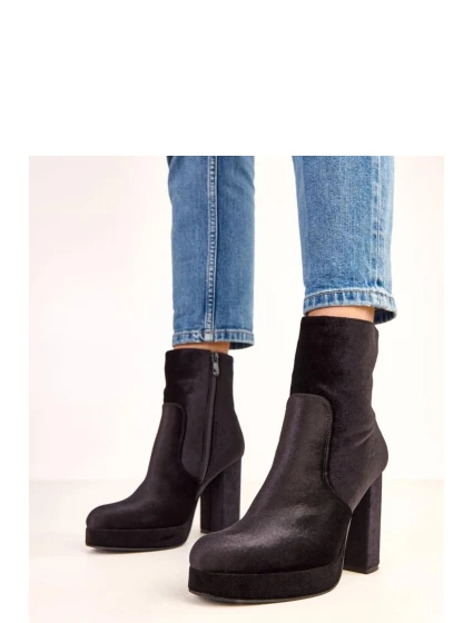 Topánky na podpätku model 220581 Solea