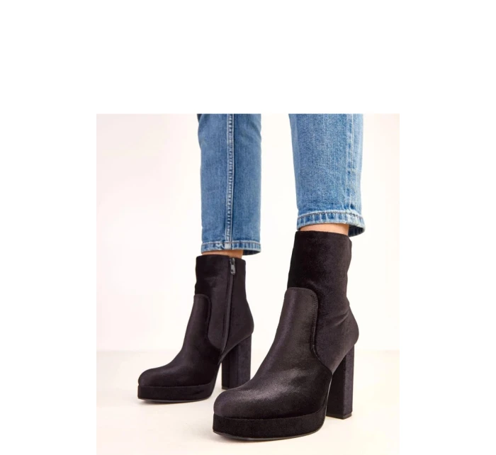 Topánky na podpätku model 220581 Solea