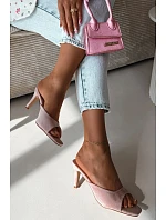 Žabky na podpätku model 226525 Krok vo veľkom štýle Žabky na podpätku model 226525 Krok vo veľkom štýle