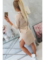 Šaty s delšími zády a barevným potiskem béžové barvy Šaty s delšími zády a barevným potiskem béžové barvy