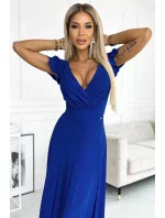 CRYSTAL Dlouhé lesklé dámské šaty v chrpové barvě s výstřihem model 19373540 - numoco CRYSTAL Dlouhé lesklé dámské šaty v chrpové barvě s výstřihem model 19373540 - numoco