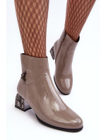 Lakované dámske členkové topánky so zdobenými vysokými podpätkami D&A sivé