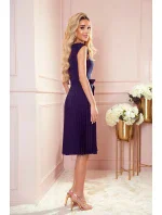 LILA Tmavě modré dámské plisované šaty s krátkými rukávy model 17276548 - numoco LILA Tmavě modré dámské plisované šaty s krátkými rukávy model 17276548 - numoco