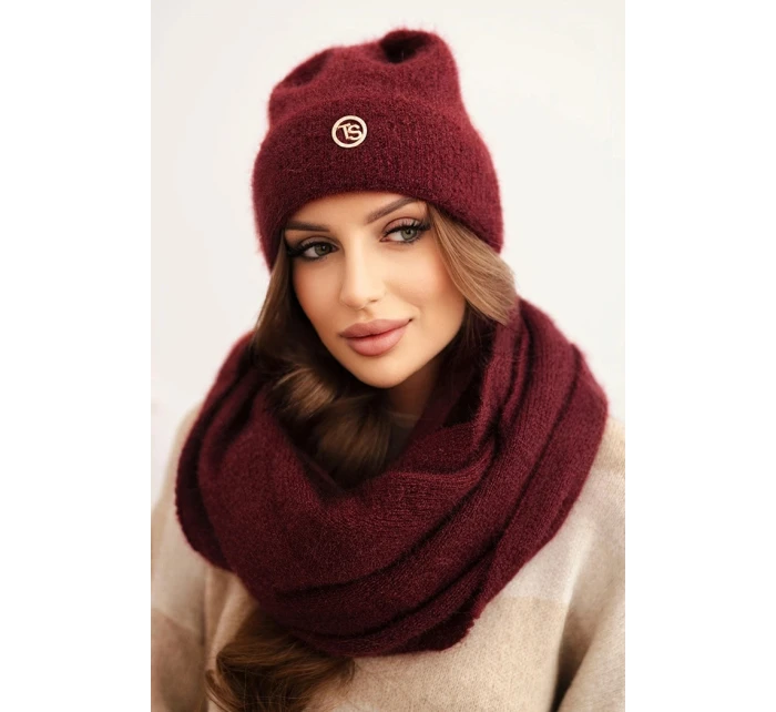 Dámska mäkká pletená súprava s čiapkou a nákrčníkom bordová Dámska mäkká pletená súprava s čiapkou a nákrčníkom bordová