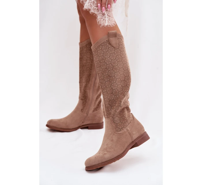 Dámské kozačky s krajkovým vzorem na plochém podpatku model 21998027 Béžové - S.Barski