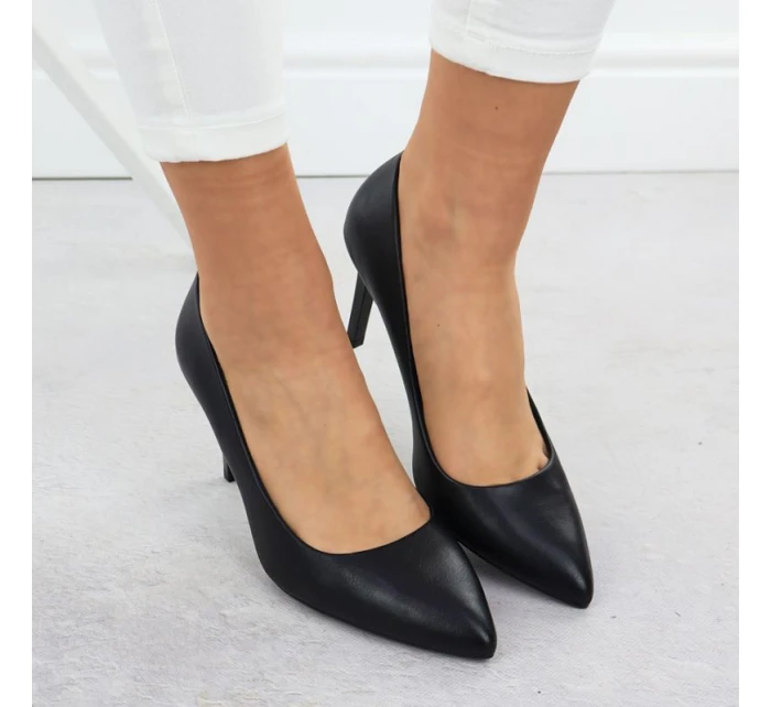 Černé lodičky na jehlovém podpatku Sergio model 21905077 - LEONE