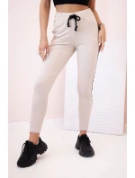 Dámske tepláky s opaskom a šnúrkou na stiahnutie béžové