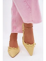 Dámské sandály z umělé kůže na nízkém podpatku model 22107051 - Boto Dámské sandály z umělé kůže na nízkém podpatku model 22107051 - Boto