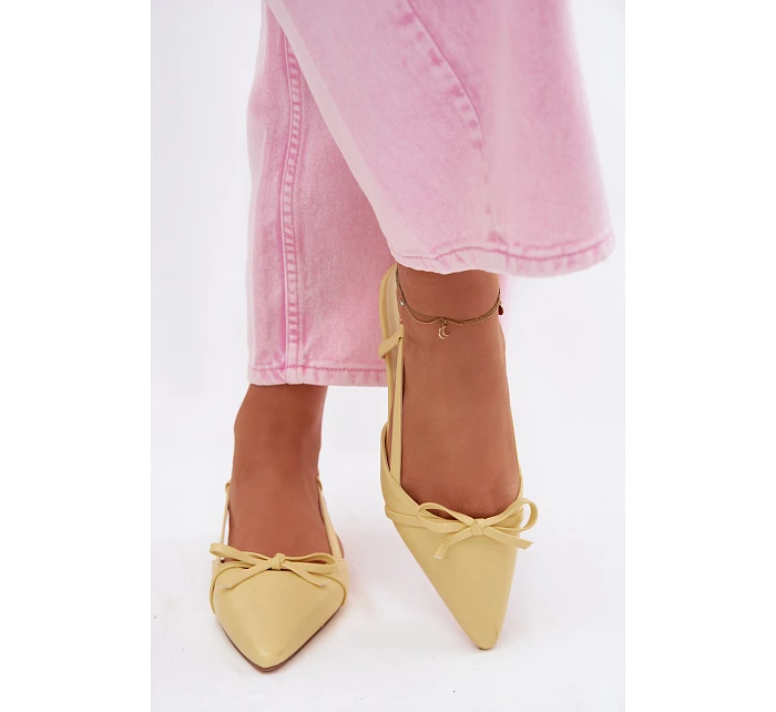 Dámské sandály z umělé kůže na nízkém podpatku model 22107051 - Boto Dámské sandály z umělé kůže na nízkém podpatku model 22107051 - Boto