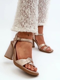 Sandále na podpätku model 198397 Vykročte štýlovo