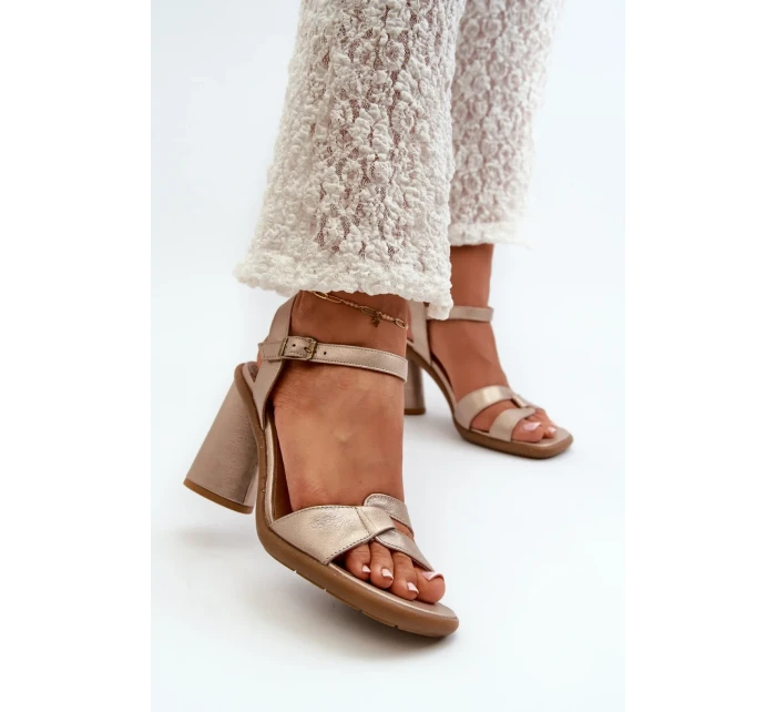 Sandále na podpätku model 198397 Vykročte štýlovo