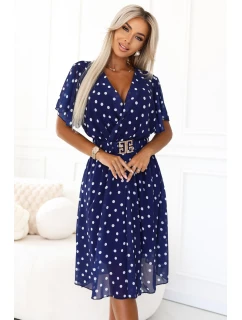 Smyslné bílé šaty s obálkovým výstřihem a ozdobným páskem tmavě modré model 21295804 - numoco basic