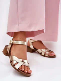 Sandále na podpätku model 212124 Vykročte štýlovo