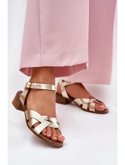 Sandále na podpätku model 212124 Vykročte štýlovo