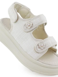 Dámske sandále na platforme krémové Potocki PY16337