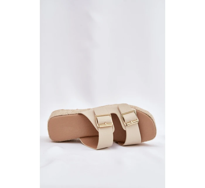 Klapki Damskie Na Koturnie Z Plecionką I Klamrami Beżowe Pasinea Klapki Damskie Na Koturnie Z Plecionką I Klamrami Beżowe Pasinea