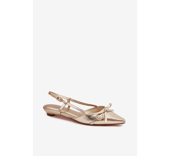 Dámské sandály z umělé kůže na nízkém podpatku Zlaté model 22107058 - Boto