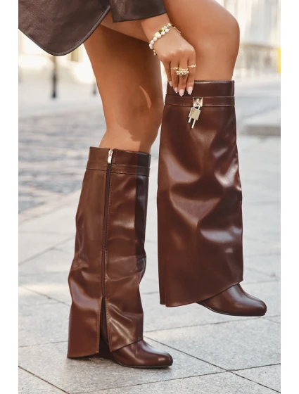 Dámske čižmy na platforme s opaskom a striebornými detailmi 033 Brown - Korivelle