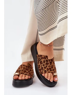 Dámské sandály na platformě a nízkém klínku s ozdobným detailem imitace leopardí kůže hnědé model 21688788 - Boto