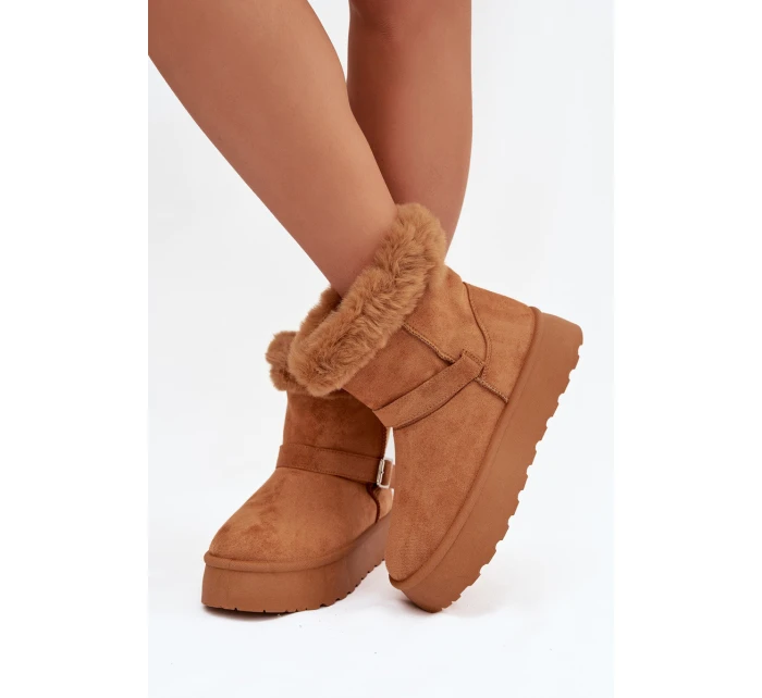 Ženské sněhule na platformě s přezkou a kožešinou Camel Jesella Ženské sněhule na platformě s přezkou a kožešinou Camel Jesella