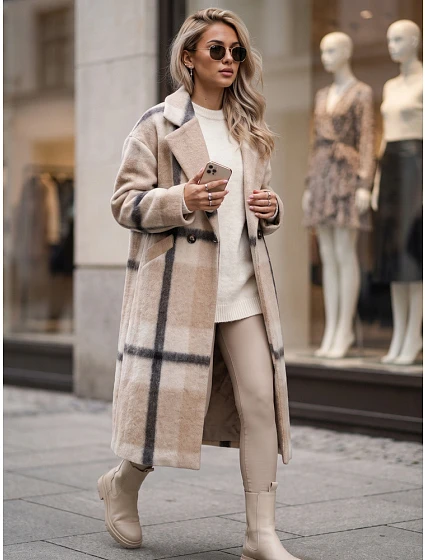 Płaszcz damski dwurzędowy z w beżowy model 22554640 - FashionStreet Płaszcz damski dwurzędowy z w beżowy model 22554640 - FashionStreet