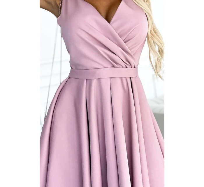 478-2 MAYA Šaty s dlhším zadným dielom, výstrihom a opaskom - BRUCE ROSE 478-2 MAYA Šaty s dlhším zadným dielom, výstrihom a opaskom - BRUCE ROSE