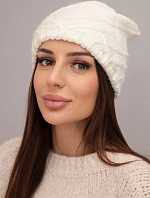 Dámska zimná čiapka s ozdobným úpletom a klasickým strihom K372 ecru