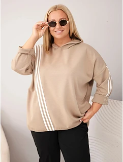 Dámska mikina s kapucňou vo veľkosti plus size a ozdobnými pásikmi z viskózy v kamelovej farbe