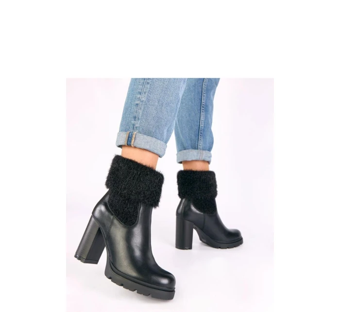 Topánky na podpätku model 221642 Solea Topánky na podpätku model 221642 Solea