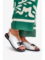 Sandały Na Płaskim Obcasie Z Ozdobą Eko Skóra Srebrne Tillireta Sandały Na Płaskim Obcasie Z Ozdobą Eko Skóra Srebrne Tillireta