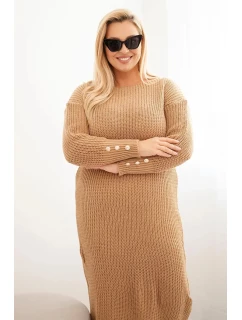 Dámské pletené šaty Plus Size s model 21393354 v barvě camel - K-Fashion