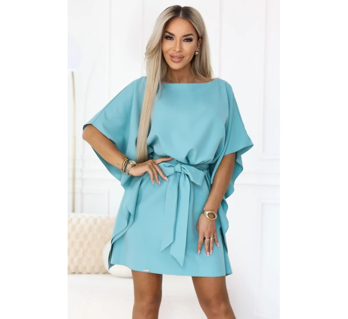 model 22015591 SOFIA Motýlí šaty se zavazováním v pase pastelově tyrkysové - numoco