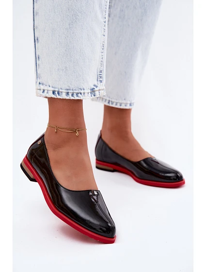 Kožené lakované baleríny model 22123177 Černé - Maciejka