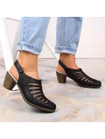 Dámske pohodlné kožené sandále na podpätku Rieker 40959-00