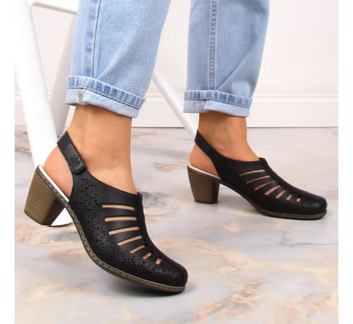 Dámske pohodlné kožené sandále na podpätku Rieker 40959-00