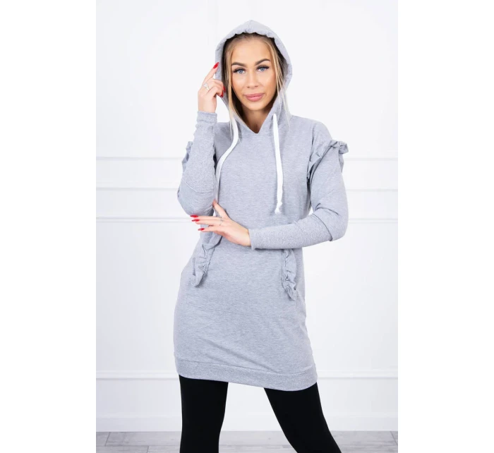 Šaty s ozdobnými volánky a kapucí šedé barvy Šaty s ozdobnými volánky a kapucí šedé barvy