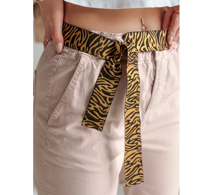 Dámské kalhoty s páskem růžové Dstreet model 21987157 - FashionStreet Dámské kalhoty s páskem růžové Dstreet model 21987157 - FashionStreet