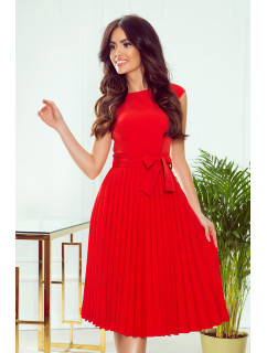 LILA Červené dámské plisované šaty s krátkými rukávy model 8714419 LILA - numoco