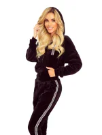 Světle modré dámské šaty s delším zadním dílem a s krajkovým výstřihem model 14559255 - numoco