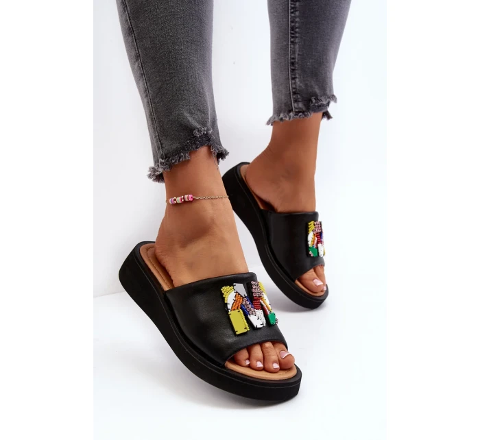 Dámske kožené papuče s čiernym lemovaním Asames