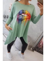 Oversize halenka s potiskem model 18745336 rtů tmavě mátová - K-Fashion Oversize halenka s potiskem model 18745336 rtů tmavě mátová - K-Fashion